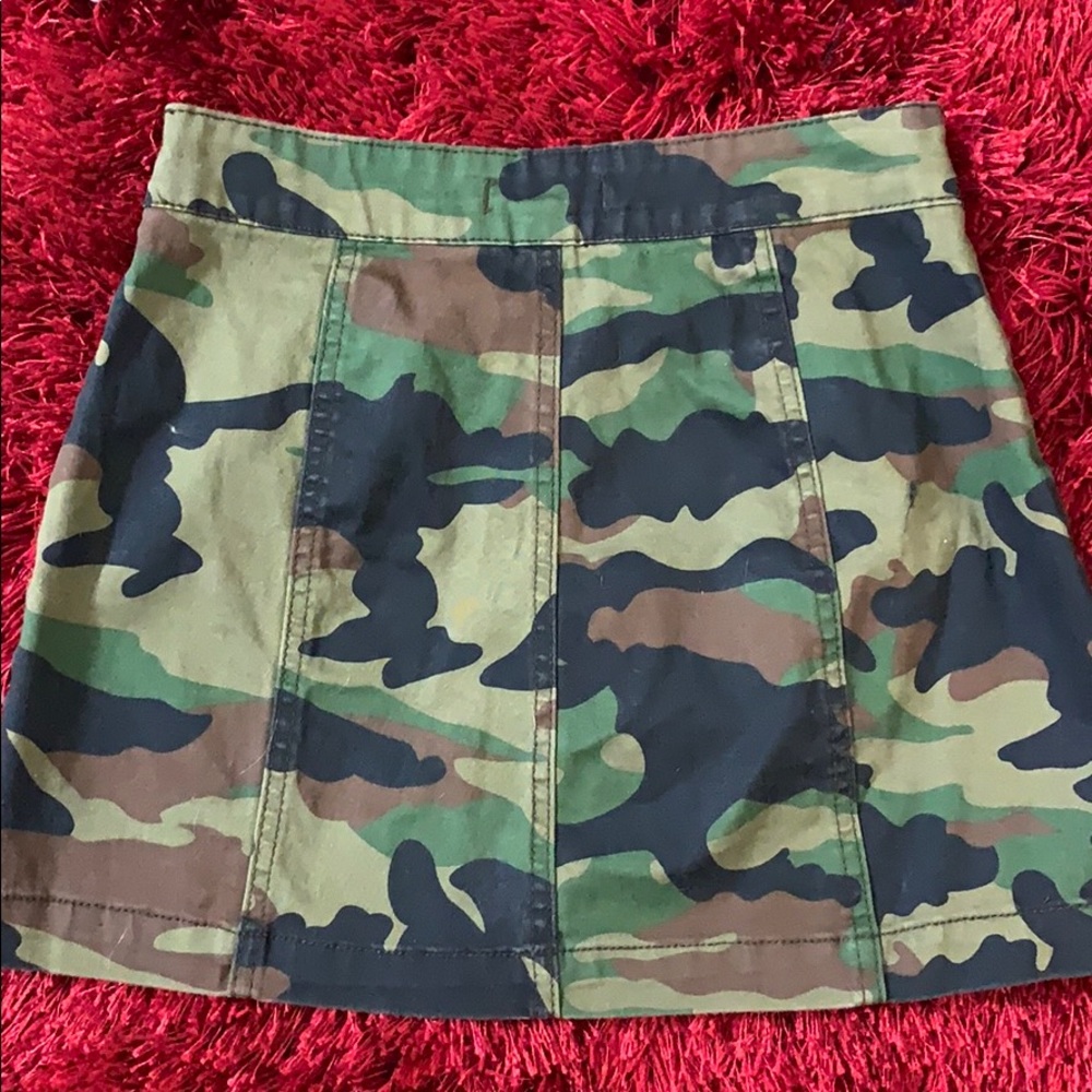 Forever 21 Camo Zip-up Skirt - Picture 3 of 5